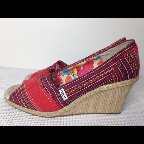 Toms Shoes - TOMS wedge heel canvas southwestern red shoes 9.5